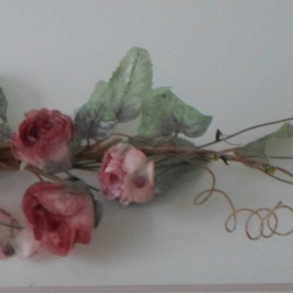 Roses & Foliage Décor – Set of 2 - Picture 6 of 6